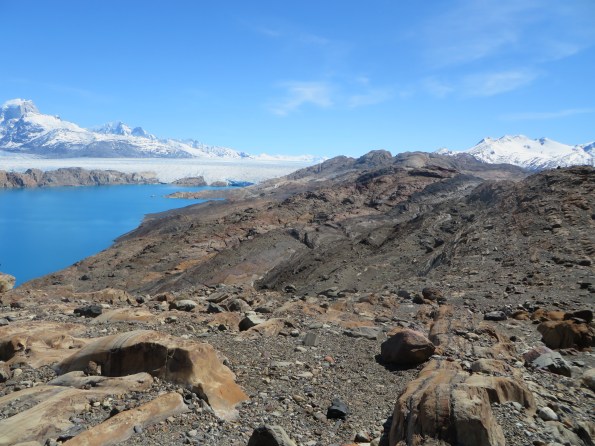 Short little hike towards the glacier.