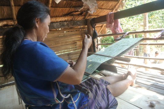 We stopped at local village where the women make scarves to support themselves and their families.